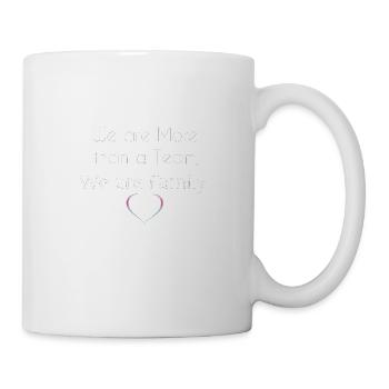 We are Than a Team, we are family copie Funny gift - Tasse - Weiß - Rechts