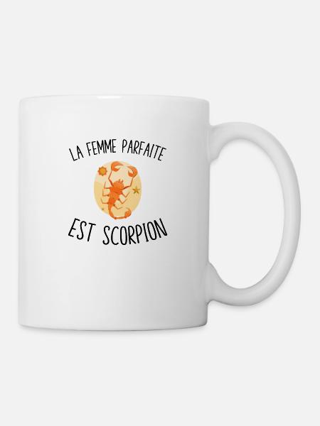 La femme parfaite est Scorpion. - Mug blanc - blanc