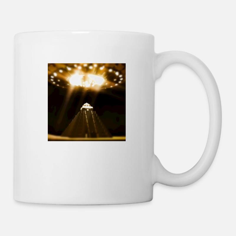 UFO landing on pyramid - Mug - white
