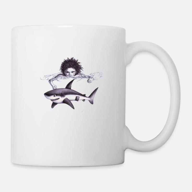 garçon poursuivant un requin dans l'eau - Mug blanc - blanc