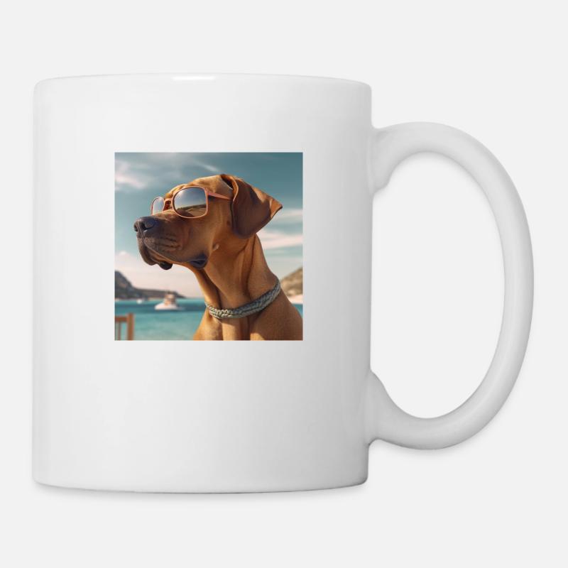 Rhodesian Ridgeback mit Sonnenbrille im Urlaub - Tasse - Weiß