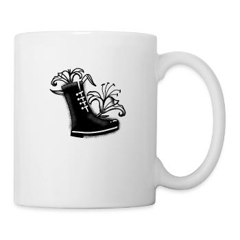 Schwarzer Stiefel mit Lilien Blumen - Tasse - Weiß - Rechts