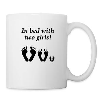 In bed with two girls - daddy and his girls - Papa - Mug - white - Right