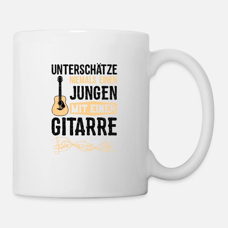 Unterschätze Niemals Einen Jungen Mit Einer - Tasse - Weiß