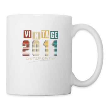 2011 Jahrgang 2011 geboren in 20114 Jahren. Jahr - Tasse - Weiß - Rechts