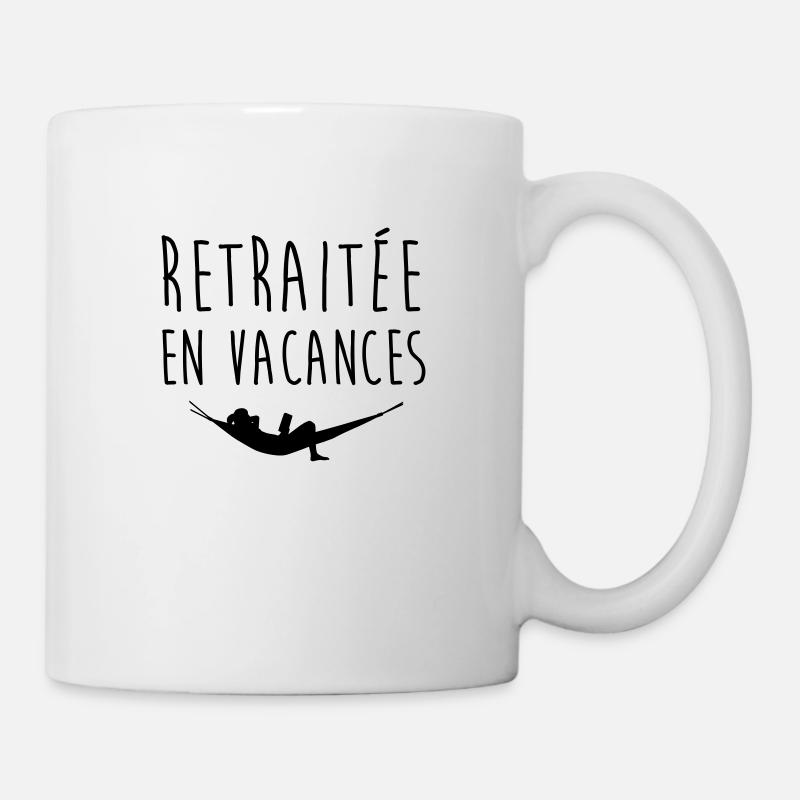 Retraitée en vacances - Mug blanc - blanc