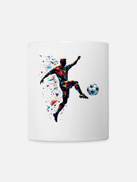 dynamischer Fußballspieler spielt Fußball - Tasse - Weiß