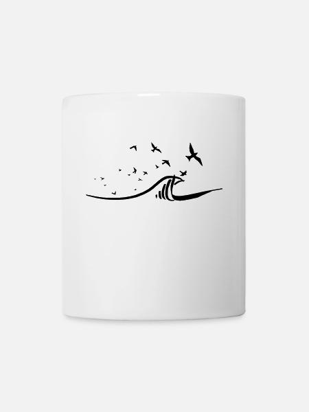 vol de goélands au dessus des vagues - Mug blanc - blanc