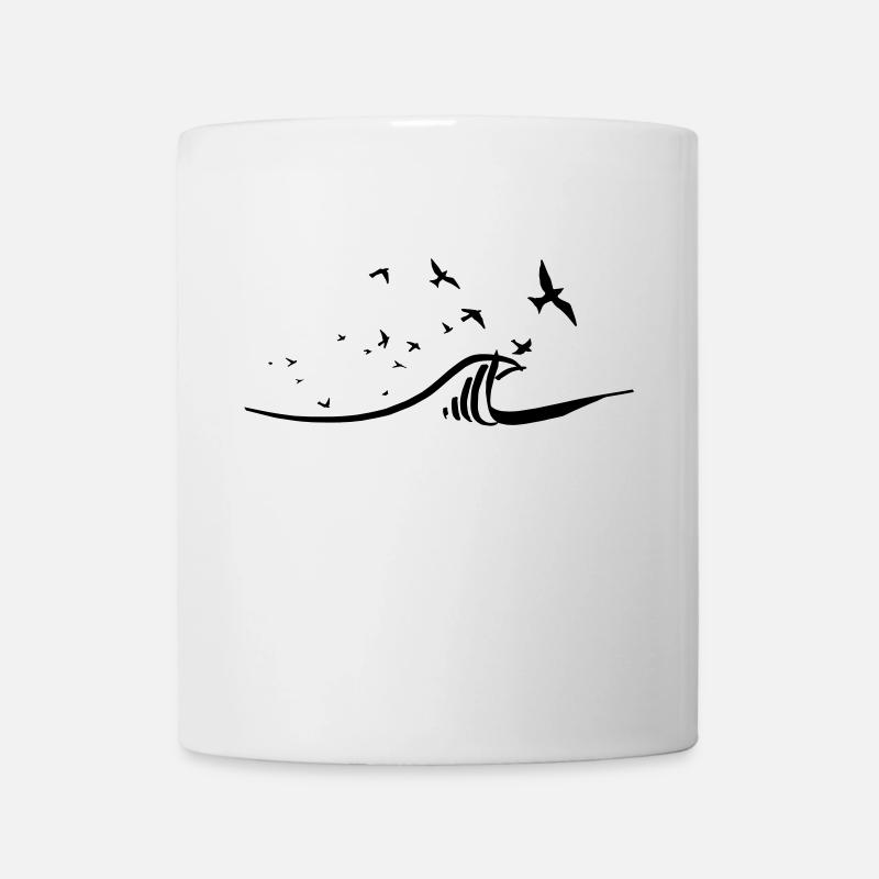Flug von Möwen über den Wellen - Tasse - Weiß