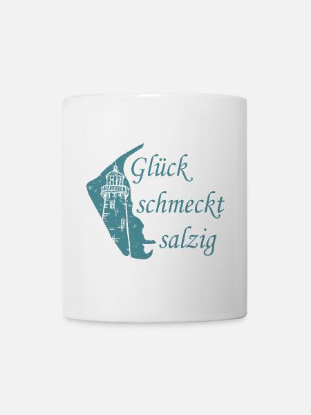 Glück schmeckt salzig – Amrum Nordsee Insel Design - Tasse - Weiß