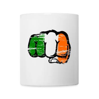 Poing de la main du drapeau irlandais utilisé - Mug blanc - blanc - Devant