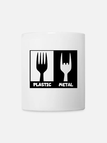 Kunststoff versus Schwermetall. Metal, Hard Rock # - Tasse - Weiß