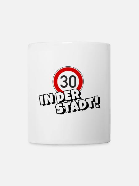 Tempo 30 in der Stadt Tempolimit - Tasse - Weiß