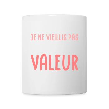 Je ne vieillis pas je prends de la valeur (blanc) - Mug blanc - blanc - Devant