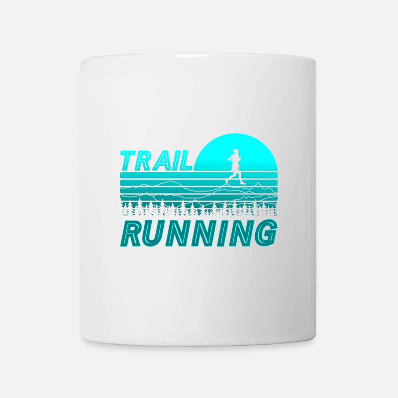 Trail running dans le coucher de soleil bleu avec des montagnes - Mug blanc - blanc