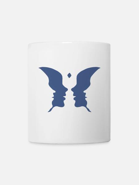 Küssende Gesichter oder ein Schmetterling - Tasse - Weiß
