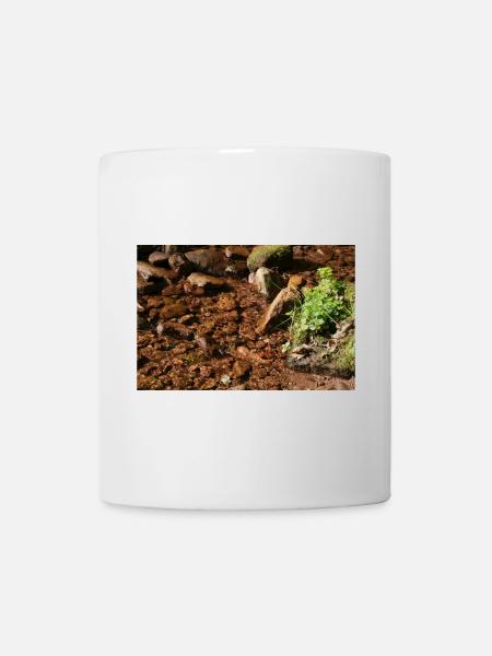 Kleiner Waldbach am Stein - Tasse - Weiß