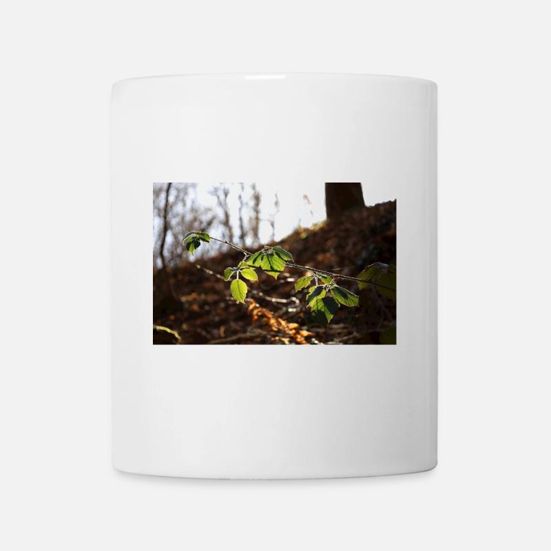 Blätter im Sonnenschein - Tasse - Weiß