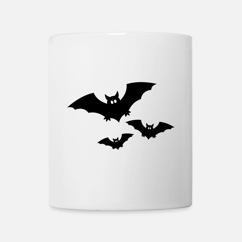 Drei schwarze fliegende Fledermäuse von vorne - Tasse - Weiß