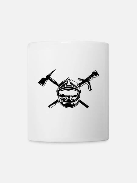 casque_pompier_hache et lance - Mug blanc - blanc