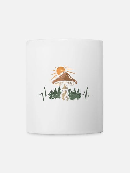 Champignon dans la nature avec battement de cœur - extérieur et forêt - Mug blanc - blanc