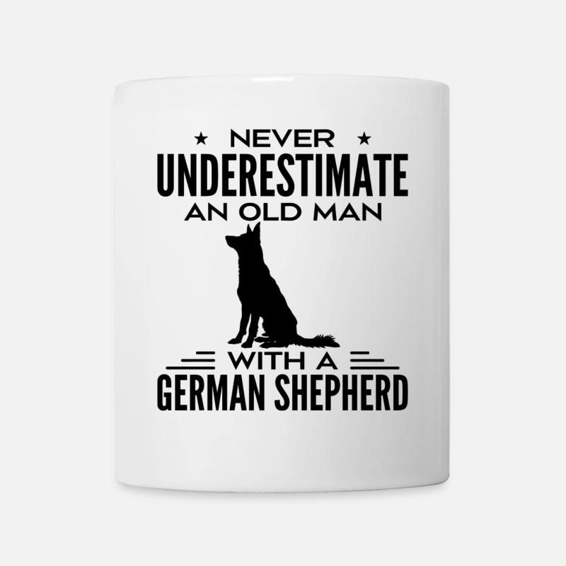 Unterschätzen Sie niemals den alten Mann mit einem Deutschen Schäferhund - Tasse - Weiß