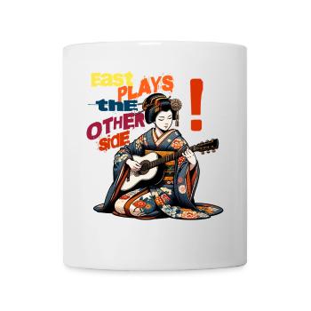 L’Est JOUE de l’autre côté — Geisha Guitar Fusion - Mug blanc - blanc - Devant