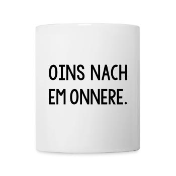 Oins nach em onnere Badisch Dialekt - Tasse - Weiß - Vorne