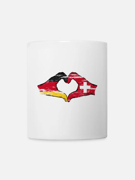 Deutschland Schweiz Flagge Hände Herzform used - Tasse - Weiß