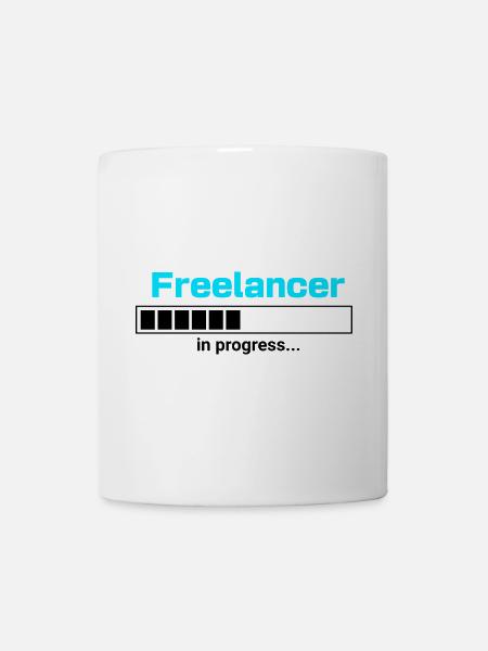 Freelancer in Progress – Selbstständigkeit Motiv - Tasse - Weiß
