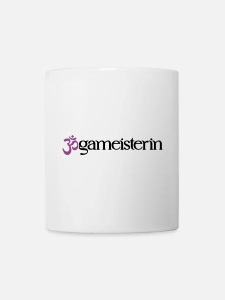 Jogameisterin - Typografisches OM (3-Farbig) - Tasse - Weiß