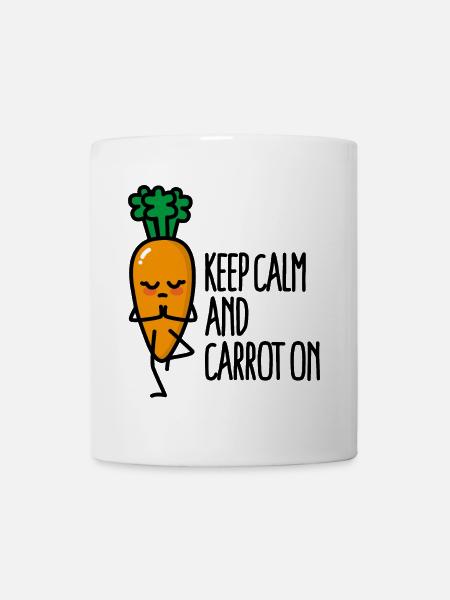 Restez calme et carotte sur une carotte végétalienne de yoga drôle - Mug blanc - blanc