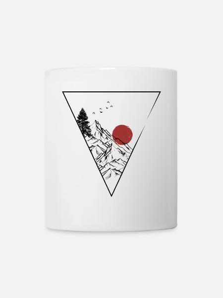 Rote Sonne über minimalistischer Bergsilhouette - Tasse - Weiß