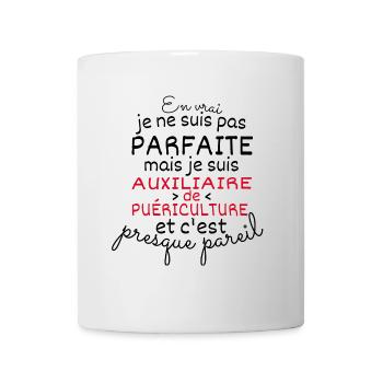 Nicht perfekt, aber ich bin eine Kinderbetreuungsassistentin - Tasse - Weiß - Vorne