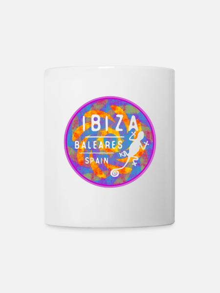 Illustration colorée de l’île des îles Baléares d’Ibiza - Mug blanc - blanc