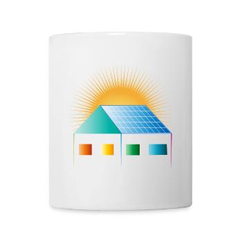 Solarzelle auf dem Hausdach für positive Energie - Tasse - Weiß - Vorne