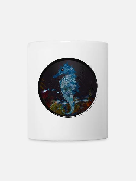 blaues Seepferdchen in der Unterwasserwelt - Tasse - Weiß