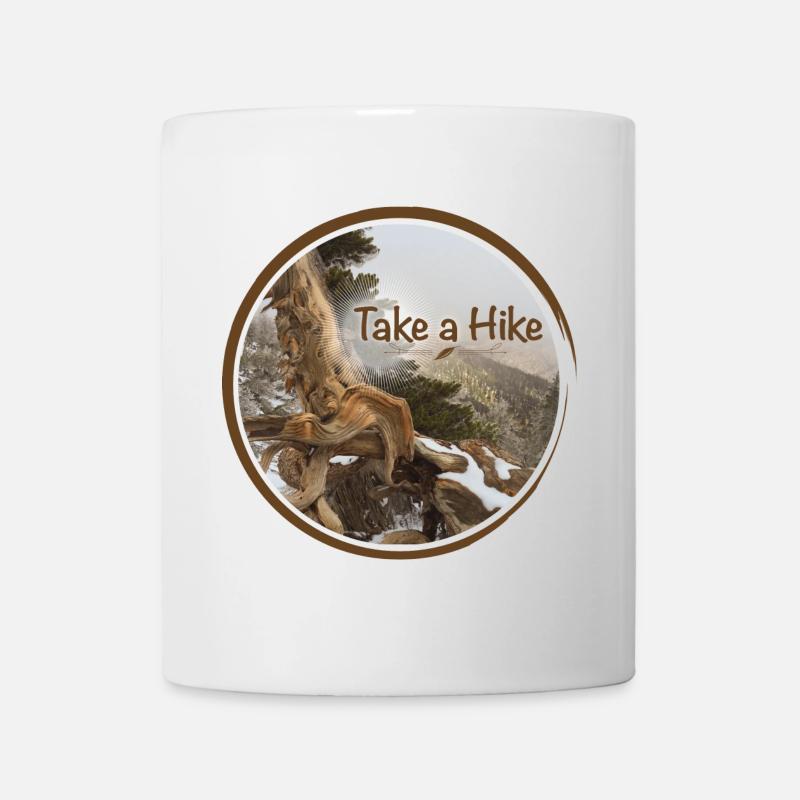 vieil arbre noueux sur le Pacific Crest Trail - Mug blanc - blanc