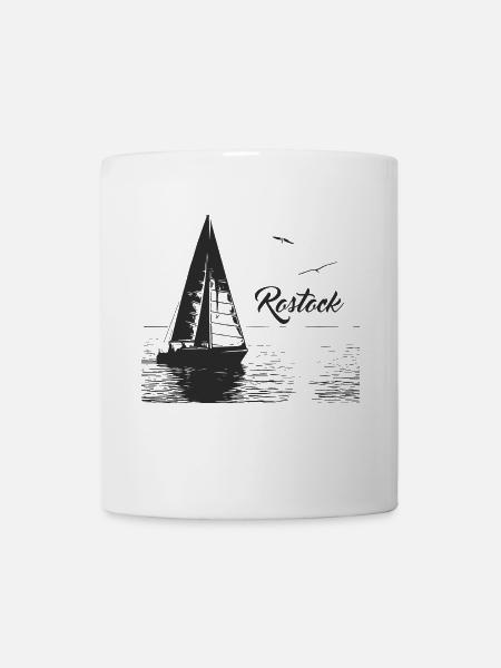 Rostock Segelboot und 2 Möwen - Tasse - Weiß