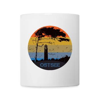 Typisch Ostsee - Leuchtturm und Windflüchter - Tasse - Weiß - Vorne