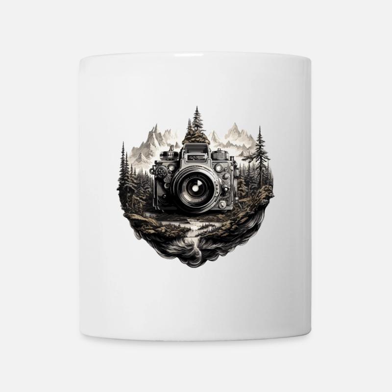 Kamera in Berglandschaft - Tasse - Weiß
