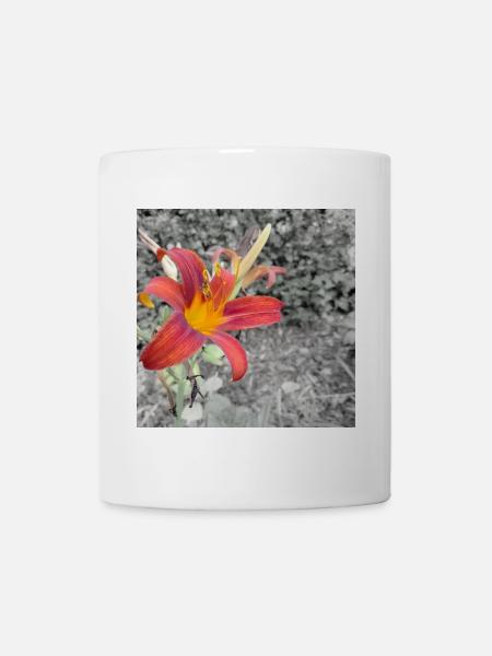 Leuchtende Taglilie im Farbkontrast - Tasse - Weiß
