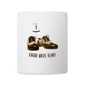 Glaube siegt überAngst Schuhdesign faith over fear - Tasse - Weiß - Vorne