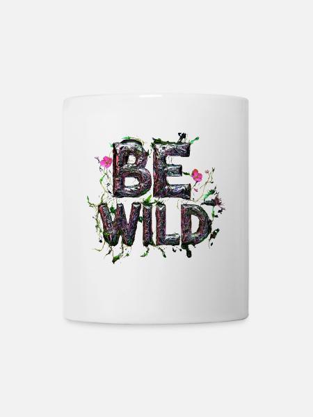 Stylischer Schriftzug "BE WILD" - Tasse - Weiß