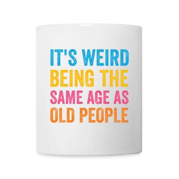 Es ist seltsam, im gleichen Alter wie Old People Retro zu sein - Tasse - Weiß - Vorne