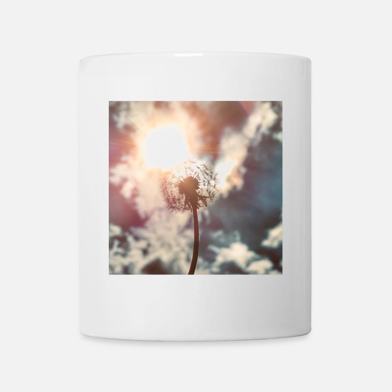 Pusteblume im Licht – Träume auf Reisen - Tasse - Weiß