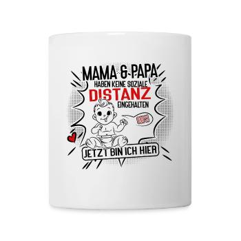 Mama und Papa ohne Abstand Tja… Jetzt bin ich da! - Tasse - Weiß - Vorne