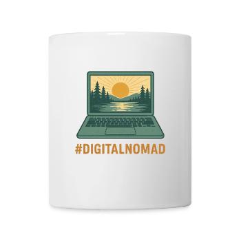 Digitaler Laptop Reisender & Natur bei Sonnenaufgang - Tasse - Weiß - Vorne