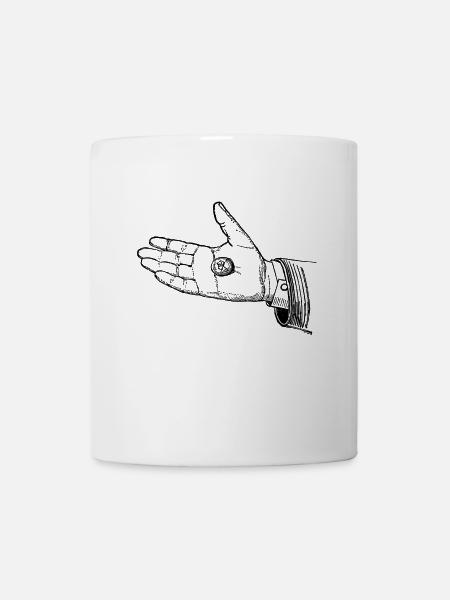 Hand mit Münze - Tasse - Weiß
