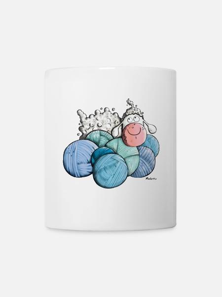 Schaf auf Wolle - Tasse - Weiß
